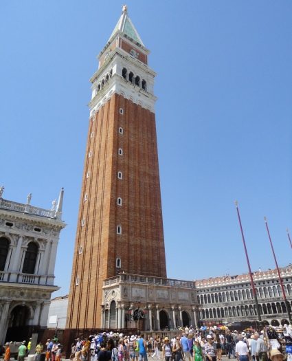 Der Campanile am Markusplatz von Venedig