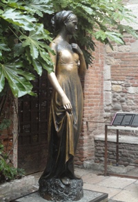 Julia Statue in Verona. Autor: Alexander Ehrlich | Reiseveranstalter City Tours Italien
